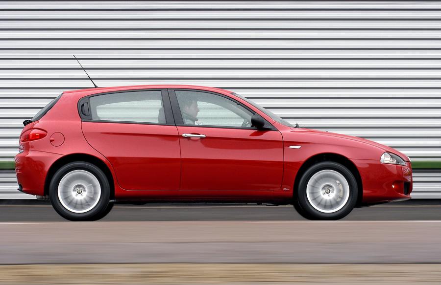  Alfa Romeo 147 5-Door (937B) 2005 года  (UK) (фото 4 из 9)